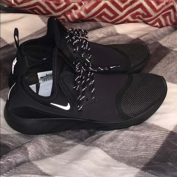 w nike lunarcharge essential